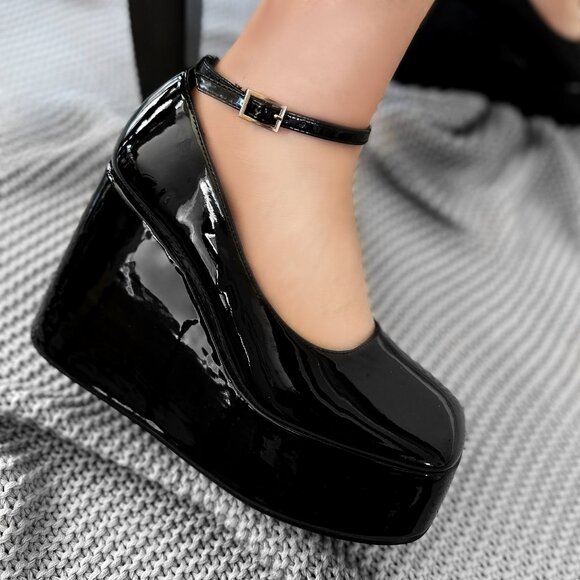 NEW🔥 Retro Faux Patent Leather Platform Wedge Heel Shoes Ankle Strap Closed Toe - Picture 1 of 6